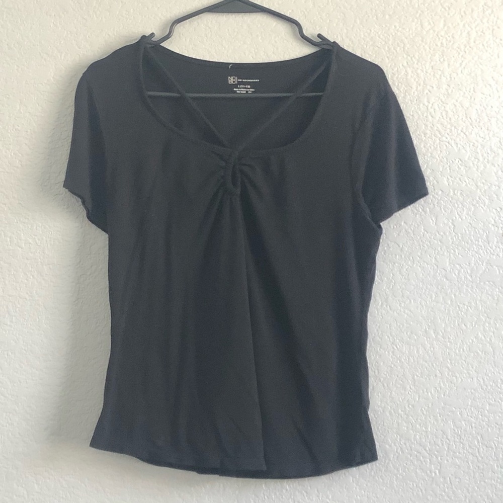No Boundaries Juniors black top with cinched cut out in front